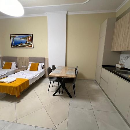 Kevin'S Lungomare Apartment Vlorë エクステリア 写真