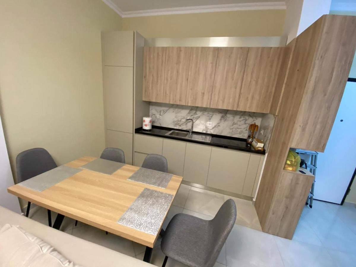 Kevin'S Lungomare Apartment Vlorë エクステリア 写真