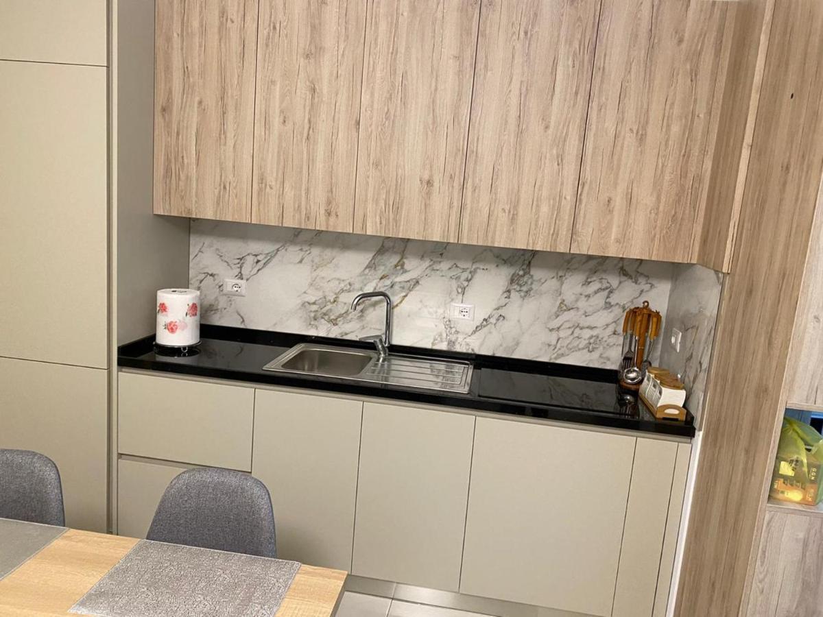 Kevin'S Lungomare Apartment Vlorë エクステリア 写真