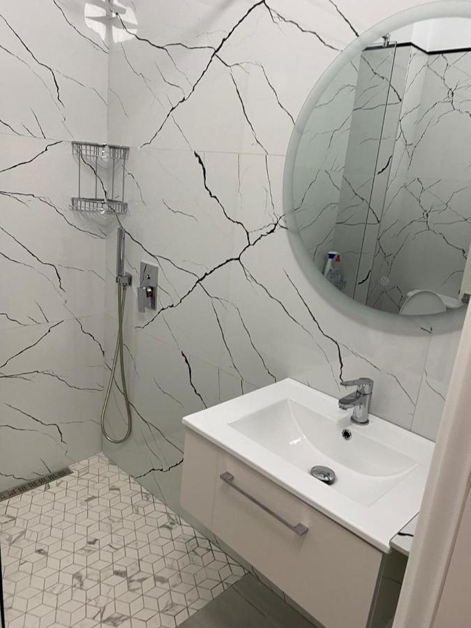 Kevin'S Lungomare Apartment Vlorë エクステリア 写真