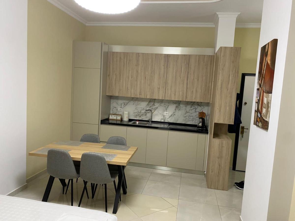 Kevin'S Lungomare Apartment Vlorë エクステリア 写真