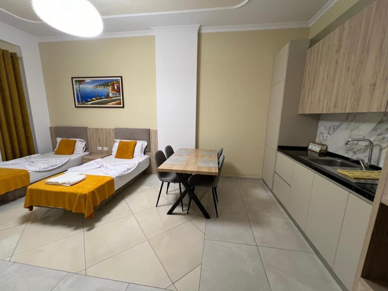 Kevin'S Lungomare Apartment Vlorë エクステリア 写真